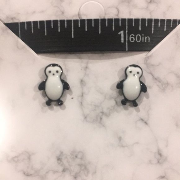 ☮️💗4/$12; 2/$8⭐️🩷 NWT, Girls Penguin Earrings🐧 - Picture 2 of 2